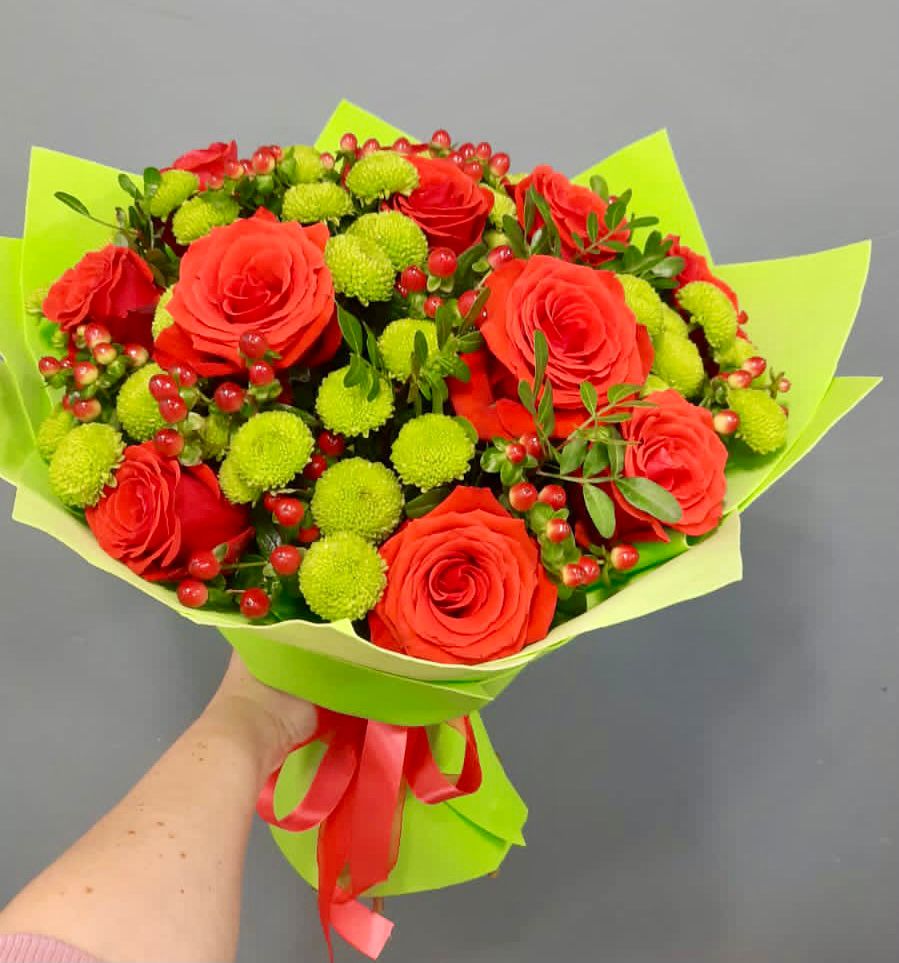 Букет цветов из: Хризантемы и Розы в Полевском Свердловская область