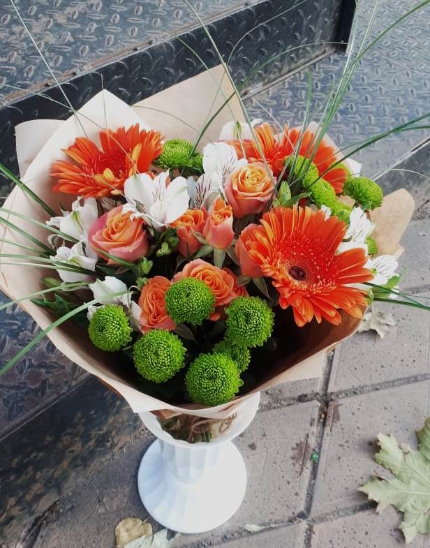 Букет цветов из: Герберы, Хризантемы, Альстромерии и Розы в Полевском Свердловская область