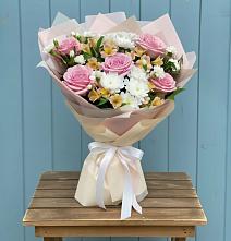 Букет цветов из:  Гвоздики, Орхидеи и Розы в Полевском Свердловская область