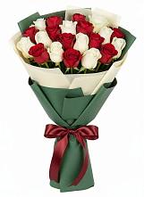 Букет Микс из красных и белых роз в Полевском Свердловская область