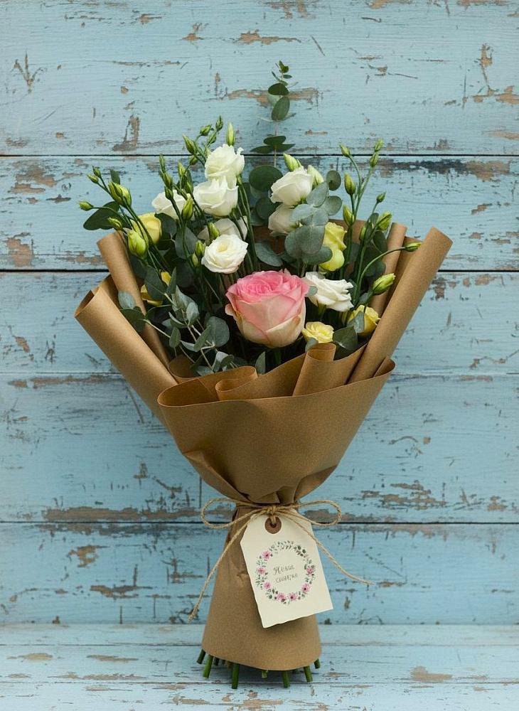 Букет цветов из: Розы и Лизиантусы в Полевском Свердловская область