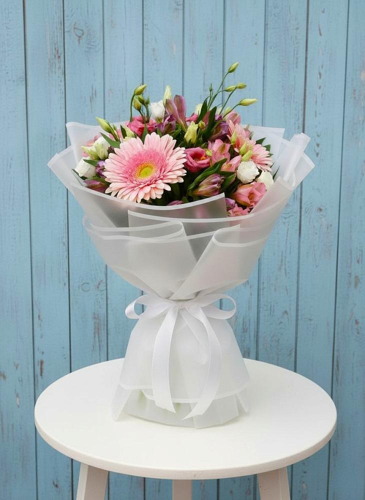 Букет цветов из: Герберы, Альстромерии и Лизиантусы в Полевском Свердловская область