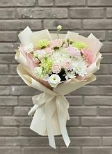 Букет цветов из:  Гвоздики, Розы, Лизиантусы и Хризантемы #REPLACE_PRED# Полевском Свердловская область