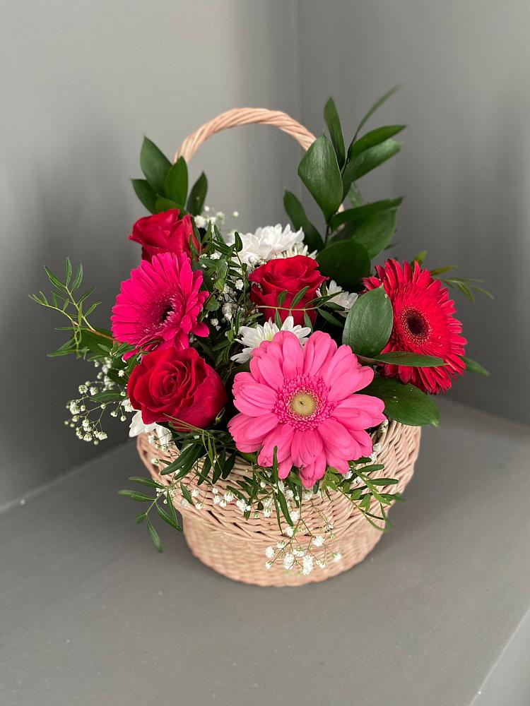 Цветочная композиция из Розы, Хризантемы и Герберы в корзине в Полевском Свердловская область
