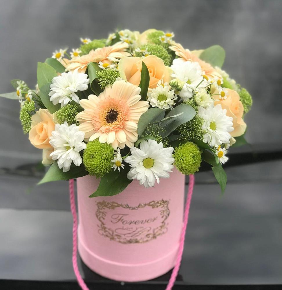 Цветочная композиция из Розы, Герберы и Хризантемы в шляпной коробке в Полевском Свердловская область