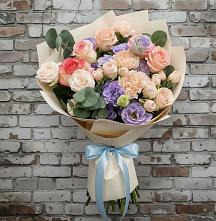 Букет цветов из:  Розы, Лизиантусы и Гвоздики в Полевском Свердловская область