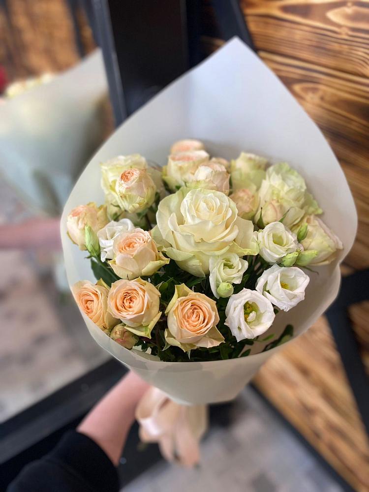 Букет цветов из: Розы и Лизиантусы в Полевском Свердловская область